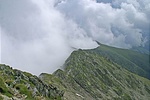 A gerinc a határ: balra Erdély, jobbra Regát A gerinc a határ: balra Erdély, jobbra Regát