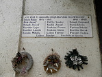 Világháborús emléktábla a református templom falán