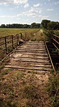 A Kőris-patak hídja vasút nélkül, a fák mögött a közútra terelt forgalom (M86) A Kőris-patak hídja vasút nélkül, a fák mögött a közútra terelt forgalom (M86)
