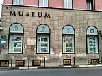 Tablók a múzeum ablakaiban Tablók a múzeum ablakaiban
