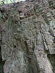 A Nagy-kő alatti, a turistaút felé mutató, sziklafal