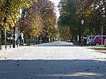 csendes, őszi utcakép