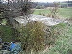 A töltés mellett lévő bunker