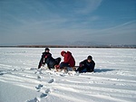 A láda felé a Velencei-tó jegén (2004. február)