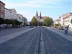 A hatalmas főtéren erre vezet az út