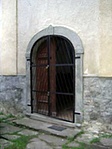 A református templom bejárata, a második helyszín