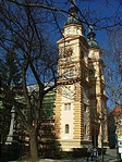 Szent István templom (mellette a jelszórészletet rejtő szobor)