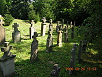 Sírkövek a temetőben
