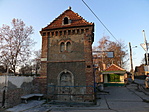kútház a Madách, Orosházi sarkán 