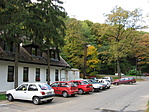 Parkoló a hotel mellett