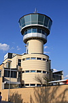 A mai reptér irányító tornya.