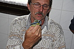 Munkában Bank László madarász.