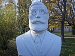 Vikár Béla szobra