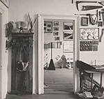 Az első kiállítás