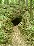 A Lilla-barlang bejárata