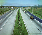 Az elkészült első autópálya szakasz (Budaörs-benzinkút), 1968-ban. [Fortepan/UVATERV]