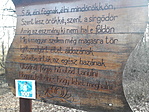 Faragott tábla az alsó részen