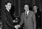 Albert Flórián átveszi az aranylabdát