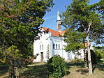 Fák mögött