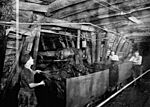 1954. március 12. A bányászok megrakják a csillét