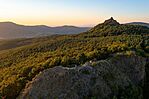 Légifotó a Boszorkány-kőről, háttérben Salgó várával (fotó: Farkas Péter MTSZ)