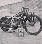 Henne még burkolatlan BMW-je 1936-ból - forrás: Dabas.hu