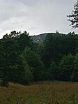 A Három-kő a parkolóból nézve