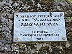 Az emléklap a vár romján