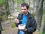 Tshibo fogyasztja a Mákos gubáját jóízűjen!