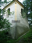 Ez a templomtorony, viszot kicsit messze esett a "fájától" :)