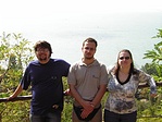 Csoportkép, hátul a Balaton