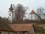 A templom a falu felől