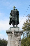 Kőkemény keblek.