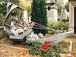 Kettétört vitorlás a Pere Lachaise-ben