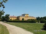 Esterhézy-kastély a park felől