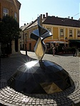 műalkotás a napfényben