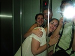 Csoportkép a liftben