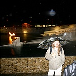 Káosz esőben, Tamással, lánggal, vízzel, rommal, hévvel