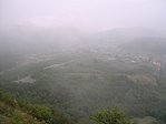 "közben"