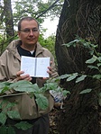Zoli kezében a logbook