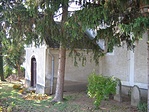 Oldalsó bejárat, sírokkal