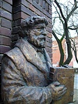 A bejáratot őrző szobor
