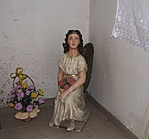 A sarokban ül e drága angyal