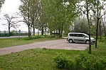 Jelszórészlet a ládasor végén.