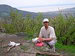 Logolás közben.