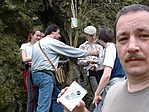 A csapat, a log matricával, valamint Csaszi
