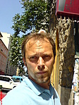 Szemben a láda napos oldalán:)