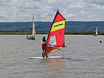 Gumicsizmás burgenlandi surfös