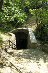A bejáratnál.