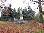 Máriaszobor a domb lábánál